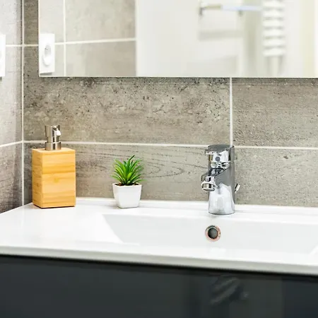 La Pepite - Appt En Hypercentre Au Calme, Terrasse Et Garage - Res Meyer * Royan